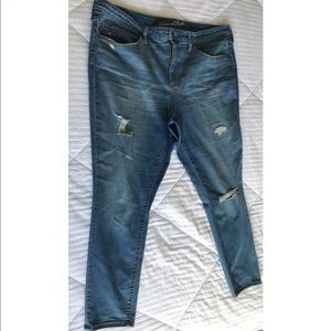 Woman’s High Rise Skinny Jeans